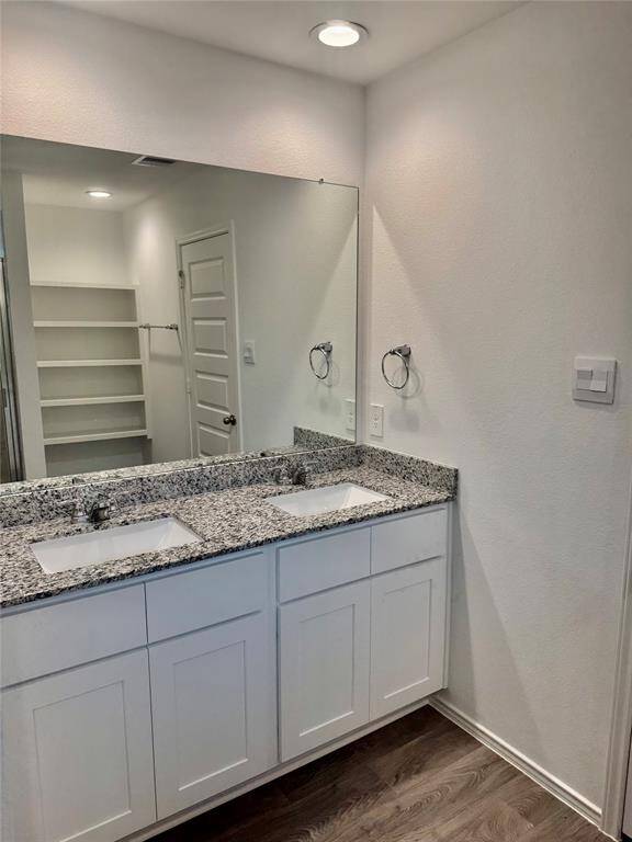 Dual vanity in primary bath