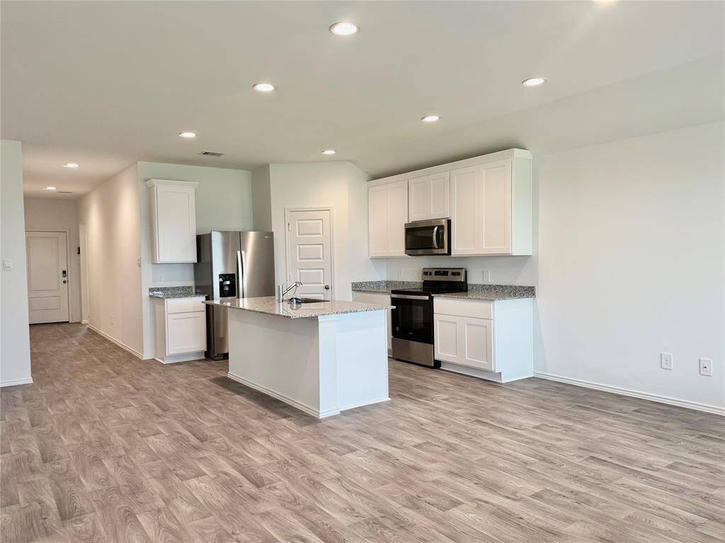 Seamless flow to kitchen