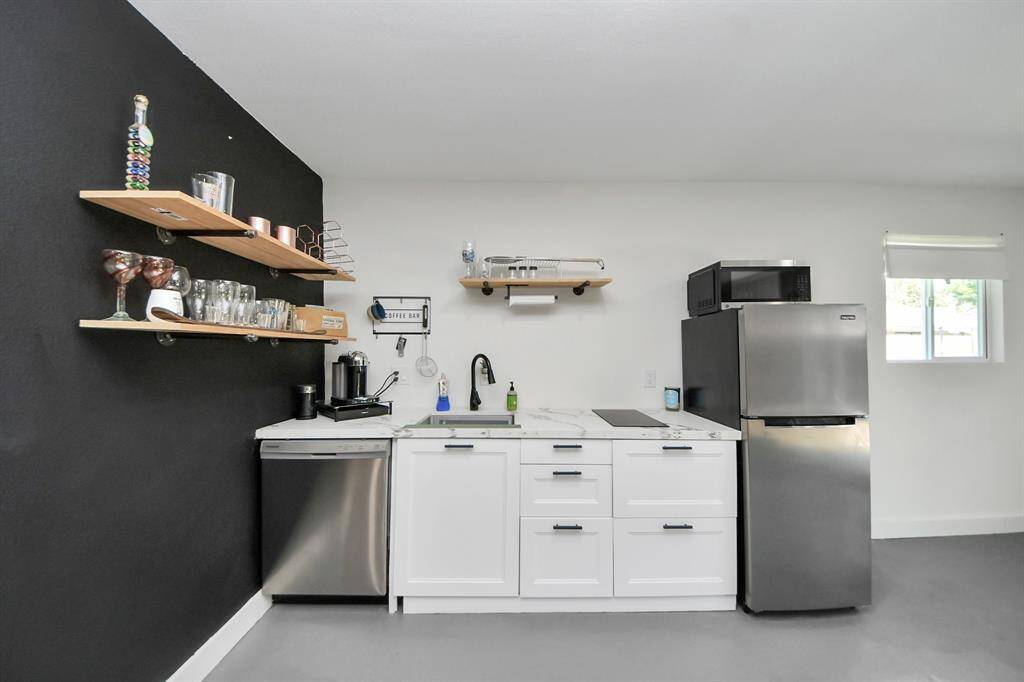 Check out this guest house's kitchen.