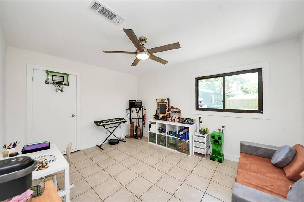 This flex space could be used for pretty much anything!