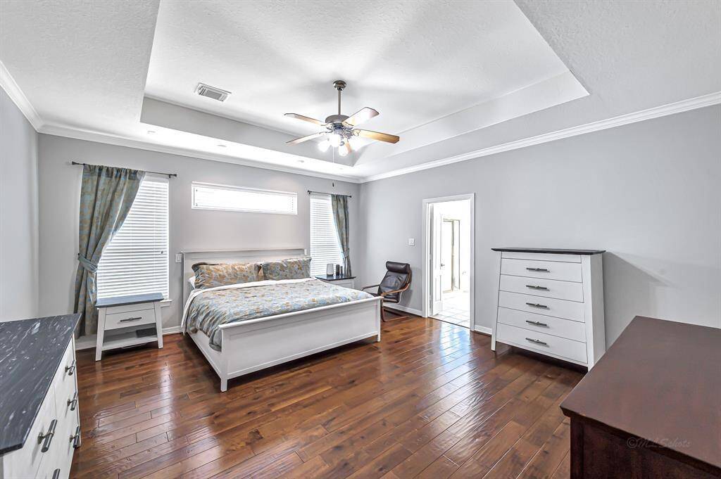 Spacious master bedroom 1st floor