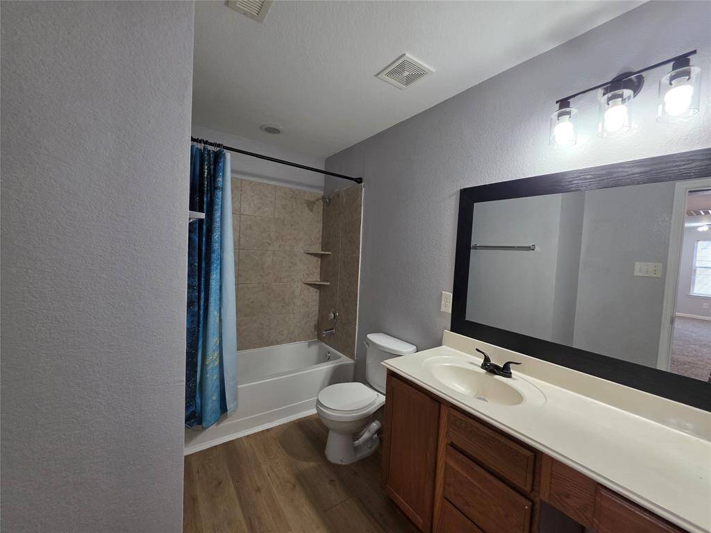 secondary full bath