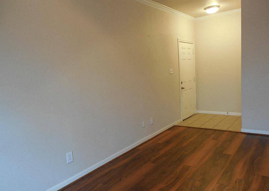 Welcome to the unit. crown moldings, tiled entry and hardwood floors.