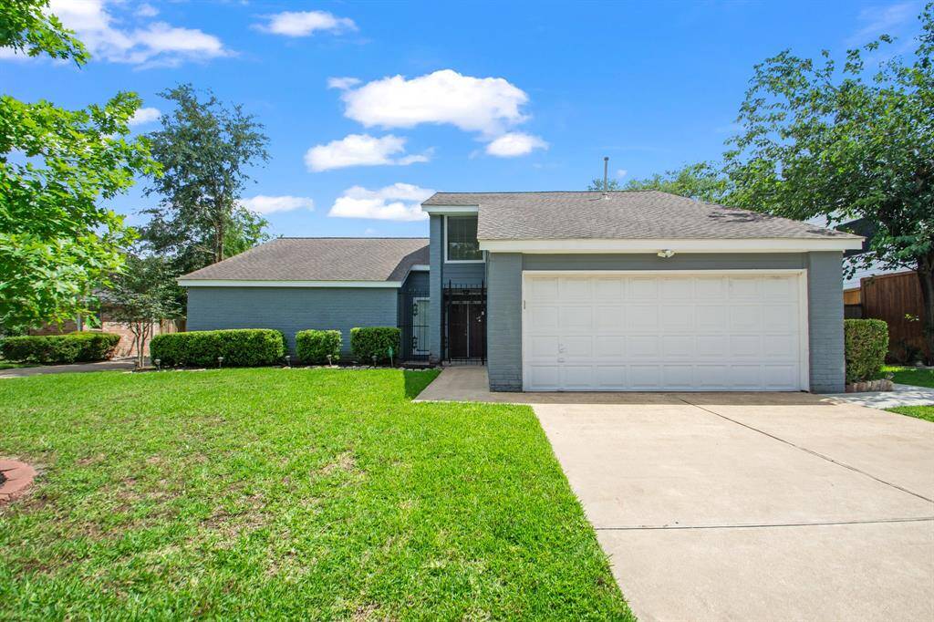 Welcome to Woodland Springs a 3/2 home freshly updated inside and out. Well located in the Houston Energy Corridor and near Westheimer and Beltway 8.
