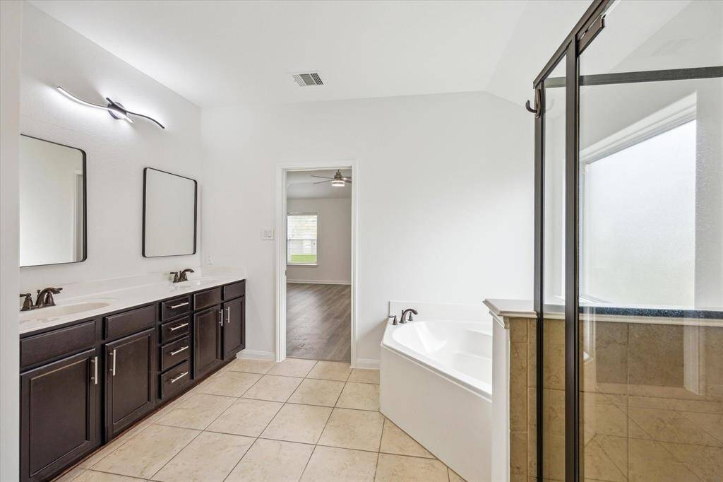 Ensuite primary bathroom.