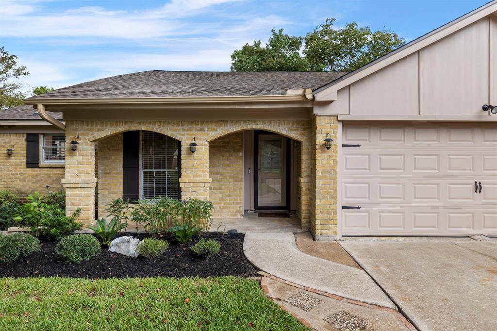 With great curb appeal and a neutral exterior this home has a inviting and warm esthetic.