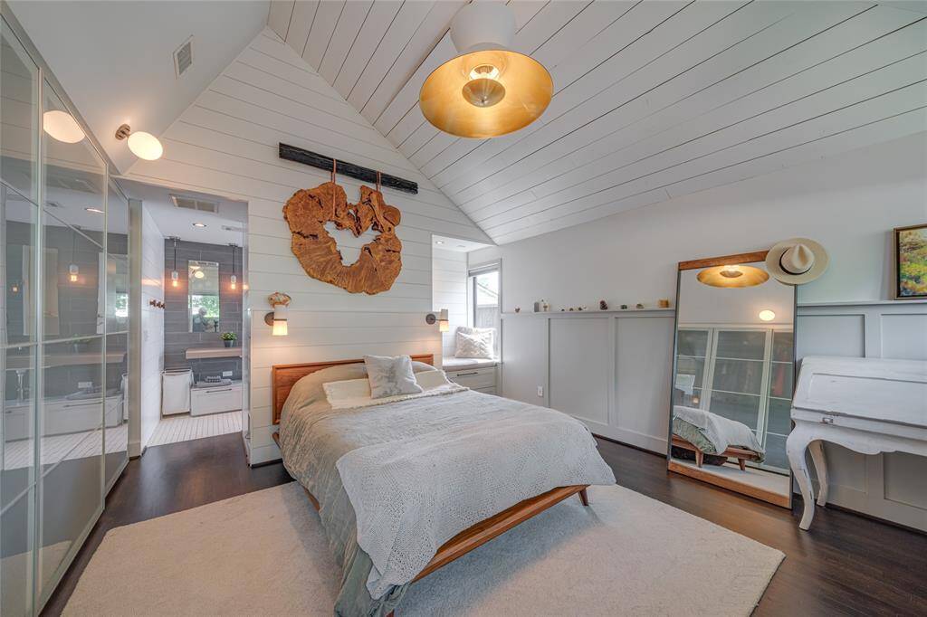 Another view of the primary bedroom