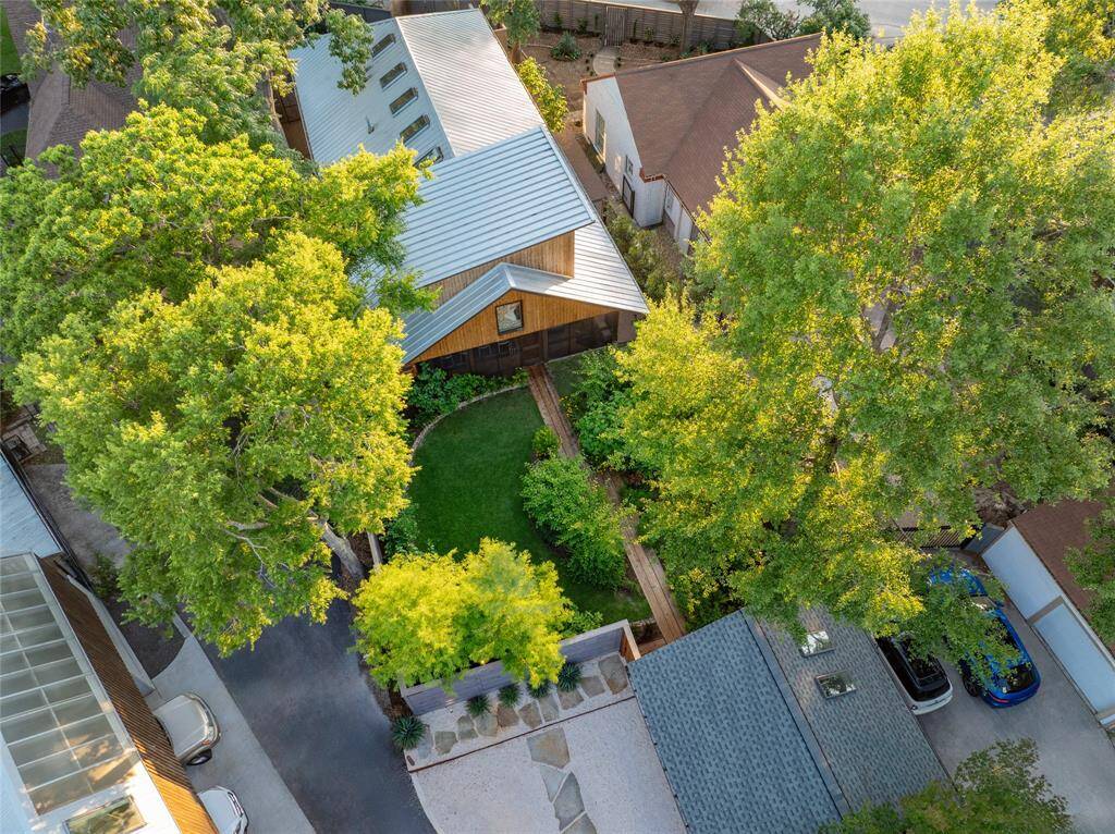 Discover this exceptional home, nestled in lush greenery with a striking modern design. Perfect for those seeking a serene and stylish retreat.