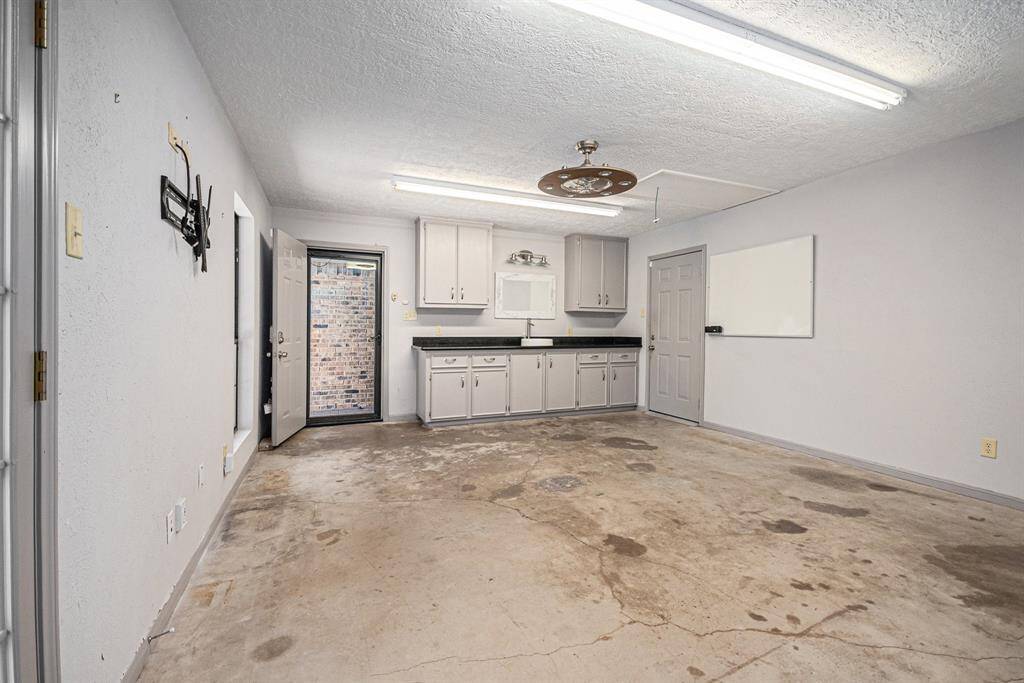 Office next to 3 car garage with mini split AC