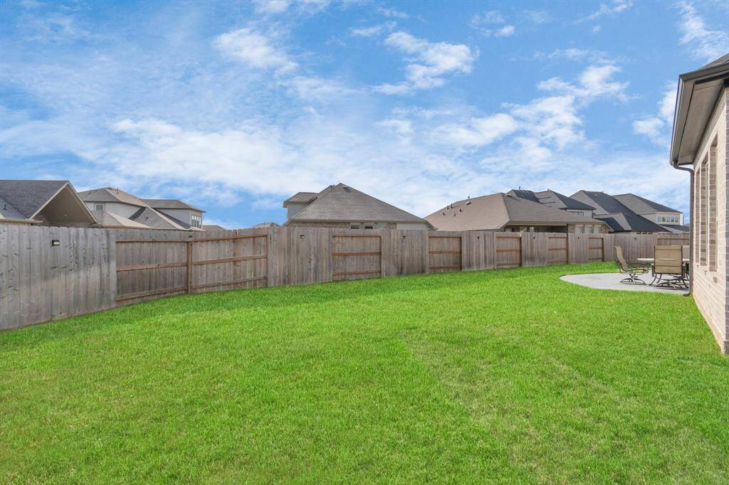 The expansive backyard offers endless possibilities, providing ample space for you to create a personal retreat, whether for relaxation, entertaining, or designing your dream garden, all while inviting you to explore your creativity and craft the ultimate outdoor oasis.