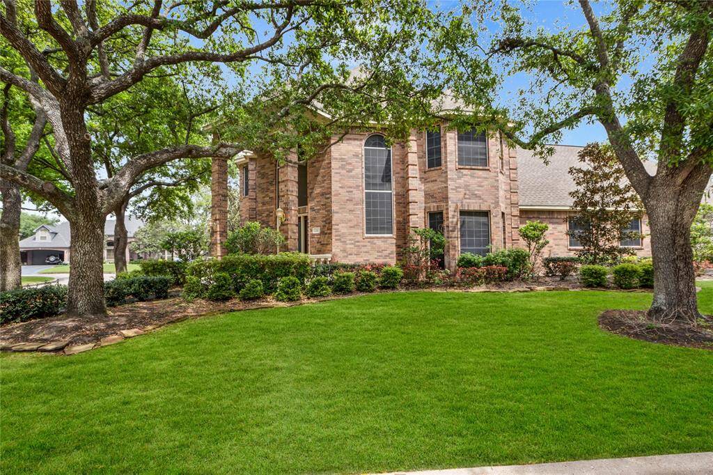 Large lush lawn with mature oak trees to enjoy year round!