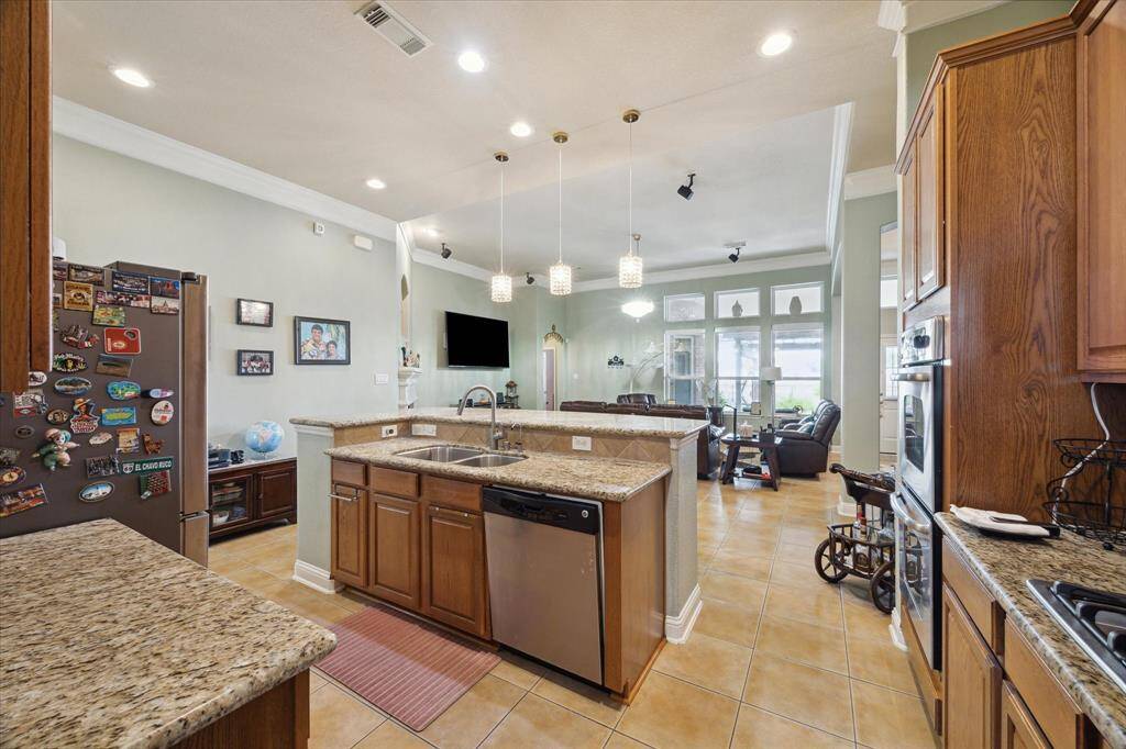 Kitchen with granite and breakfast bar