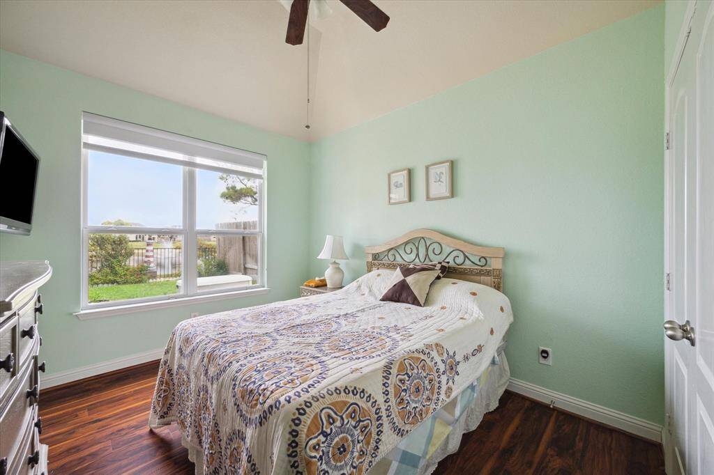 Second bedroom with full lake view