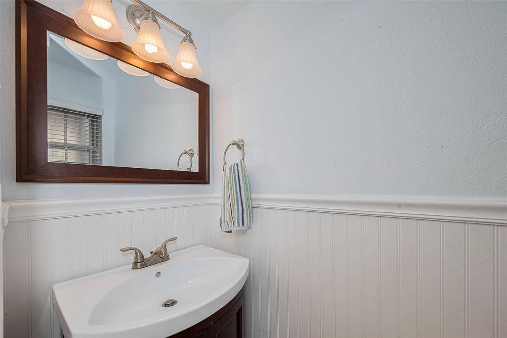 1/2 Bath