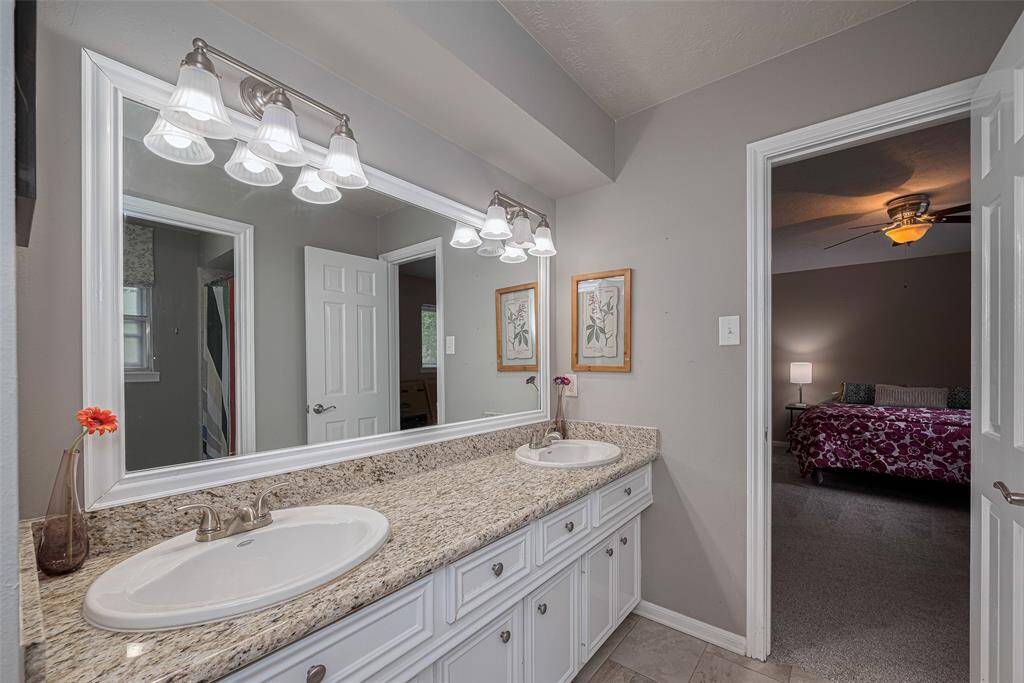 Full Bathroom #2