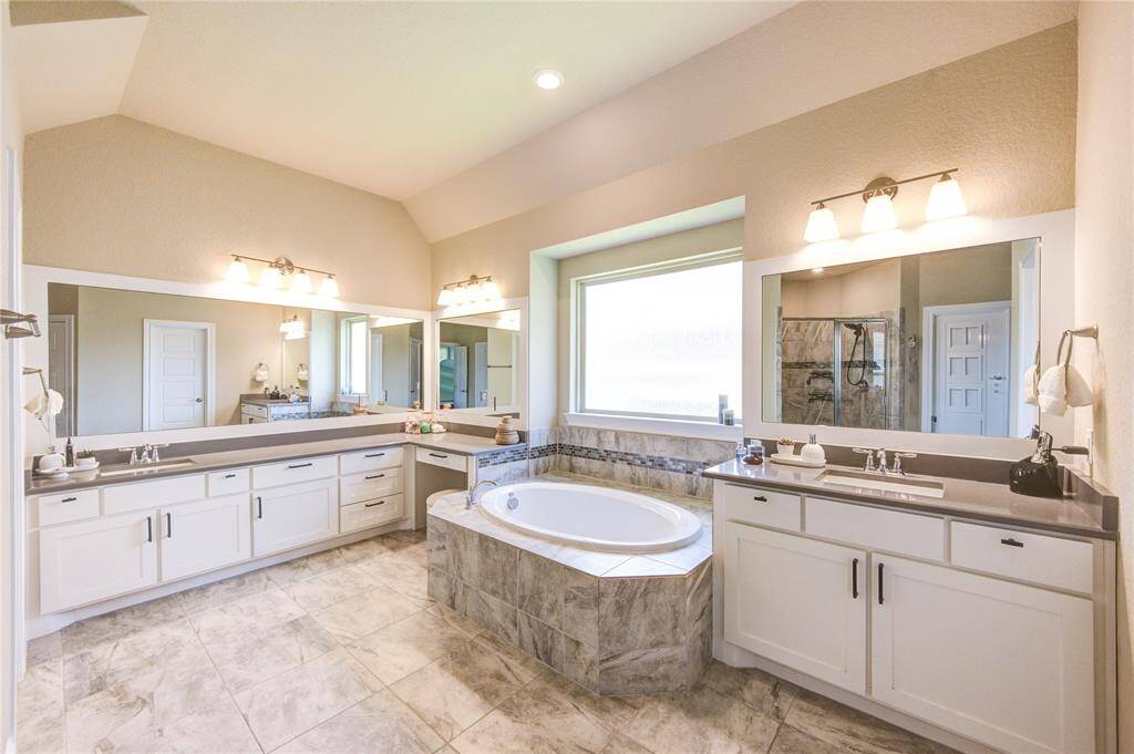 Spacious Bathtub Perfect for Relaxation