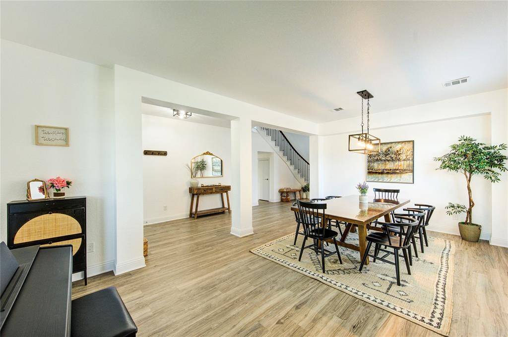 Elegant Formal Dining Room