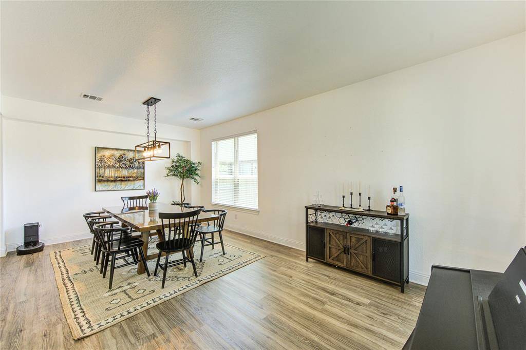 Elegant Formal Dining Room