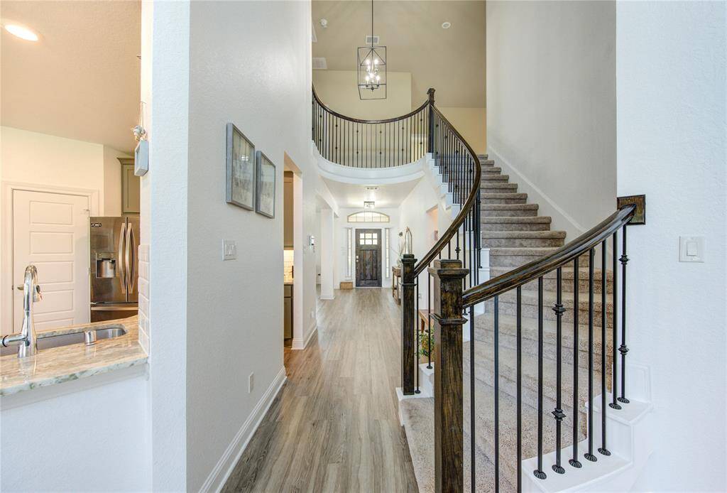 Grand Curved Staircase
