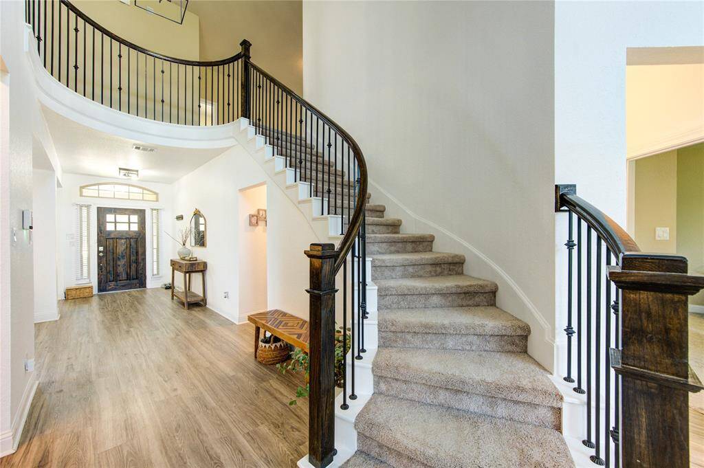 Grand Curved Staircase