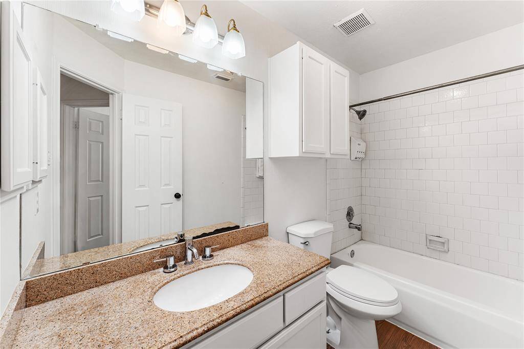 Secondary bathroom.
