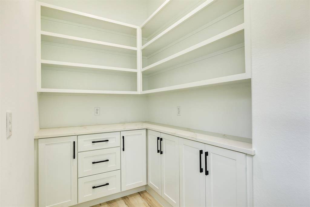Walk in pantry