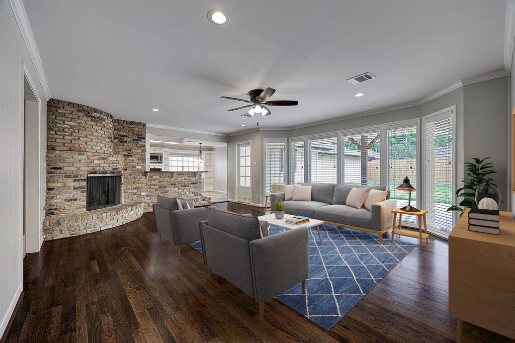 Living area w/bay windows and lots of natural light