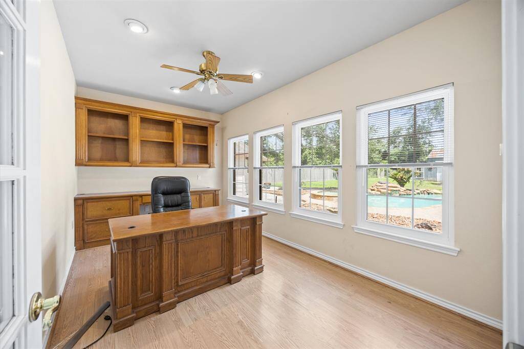Office or extra space with built-ins and desk included. Stunning view & loads of natural light
