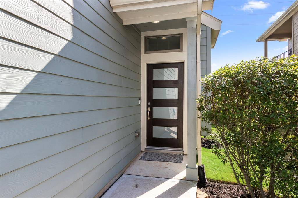 Welcoming covered front entry.