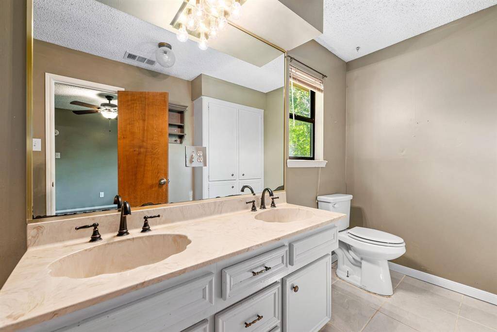 Garage apartment bathroom