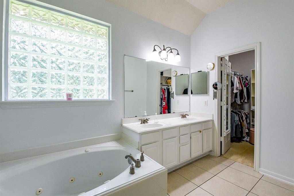 Walk in Shower, tub, and dual vanity. Dual Walk in Closets