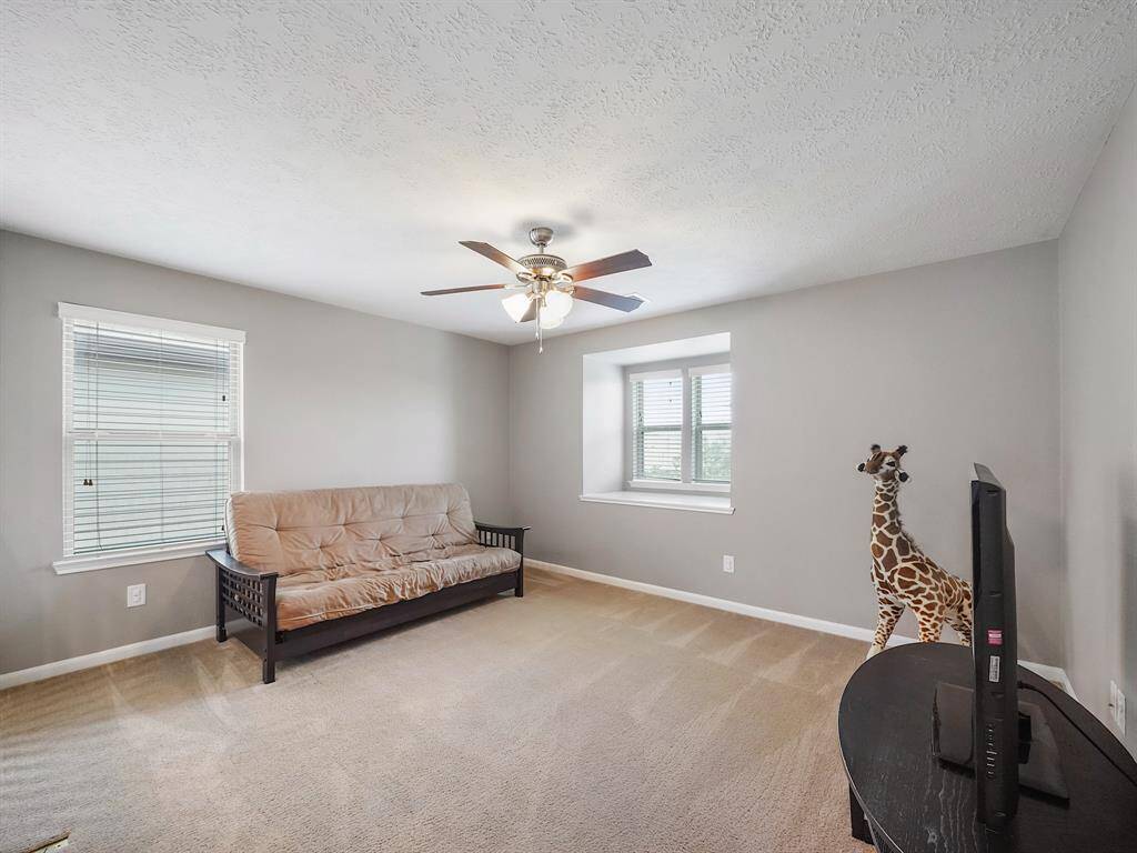 Game room! Perfect space to watch movies or simply relax.