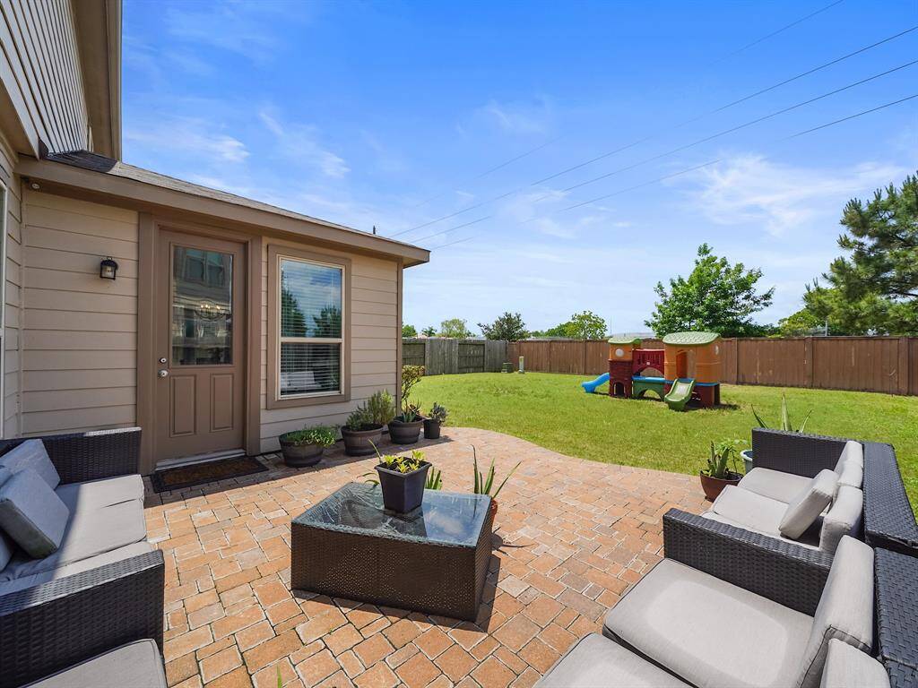 Great sized patio! Perfect for hosting.