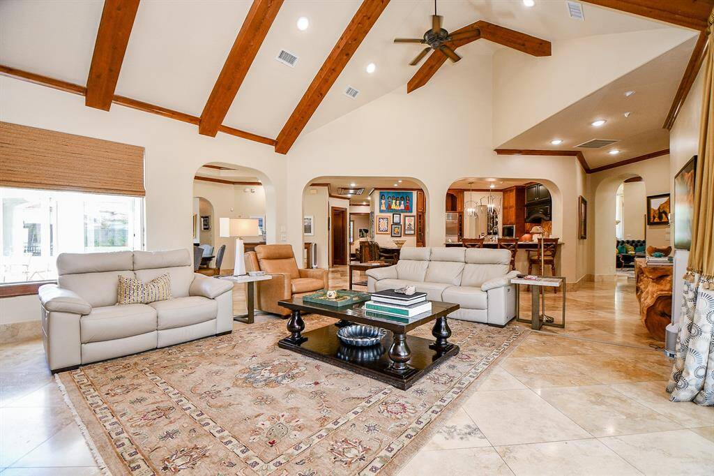 Very spacious family room to enjoy the near and dear.
