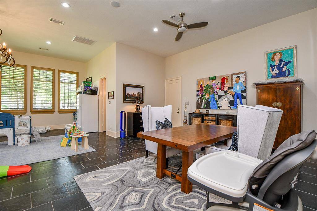 Casita/mother in law suite with kitchen and a full bath with shower.