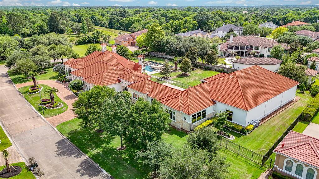 Gigantic property with access to George Bush park for running, walking and bicycling enthusiasts.