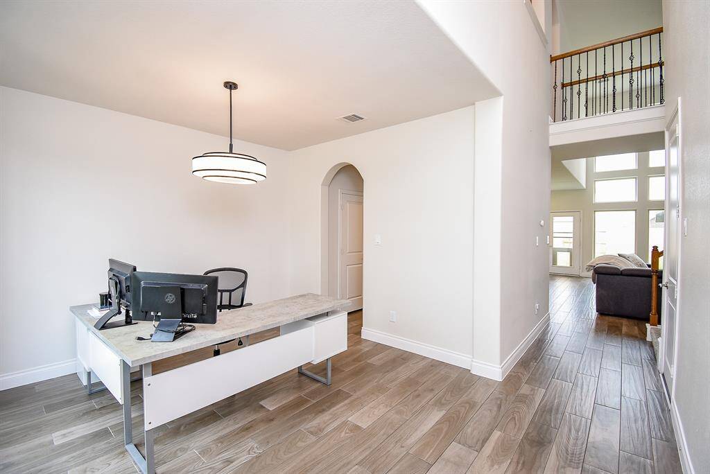 The high ceilings make your two-story home feel extra spacious and luxe, adding to the overall cozy and inviting atmosphere. Neutral paint throughout makes decorating easy peasy.