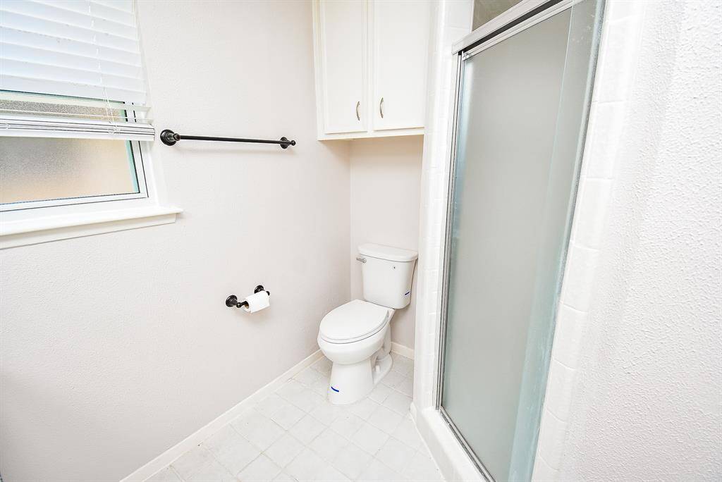 Updated towel bars & toilet tissue holders