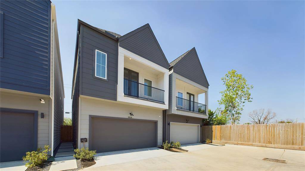 This floor plan features three bedrooms, two and a half bathrooms, a backyard, and a beautiful balcony in the primary bedroom.