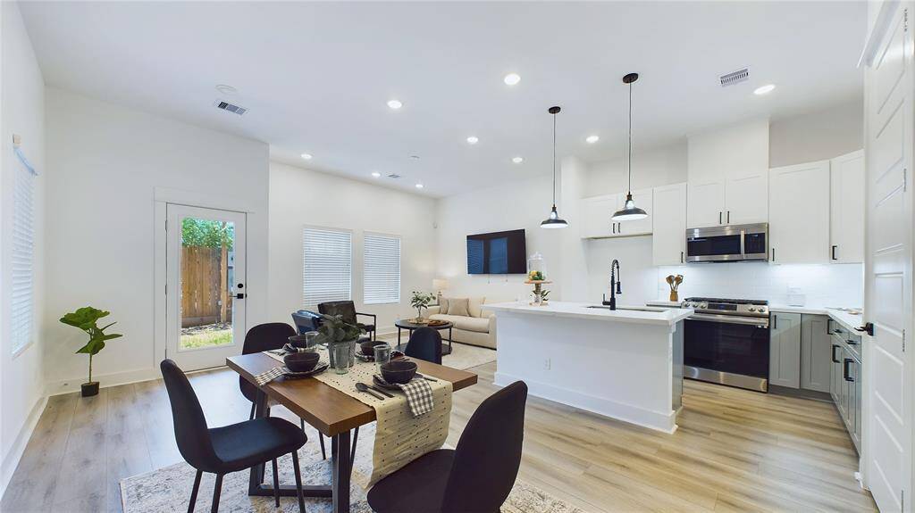 Open concept area with access to the backyard, perfect for entertaining and family gatherings.