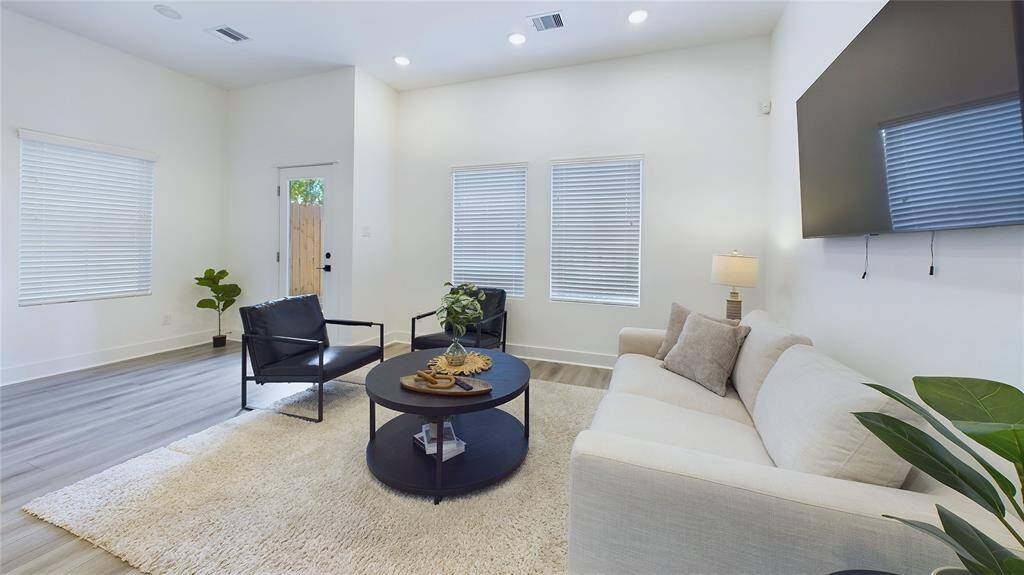 Open concept area with access to the backyard, perfect for entertaining and family gatherings.