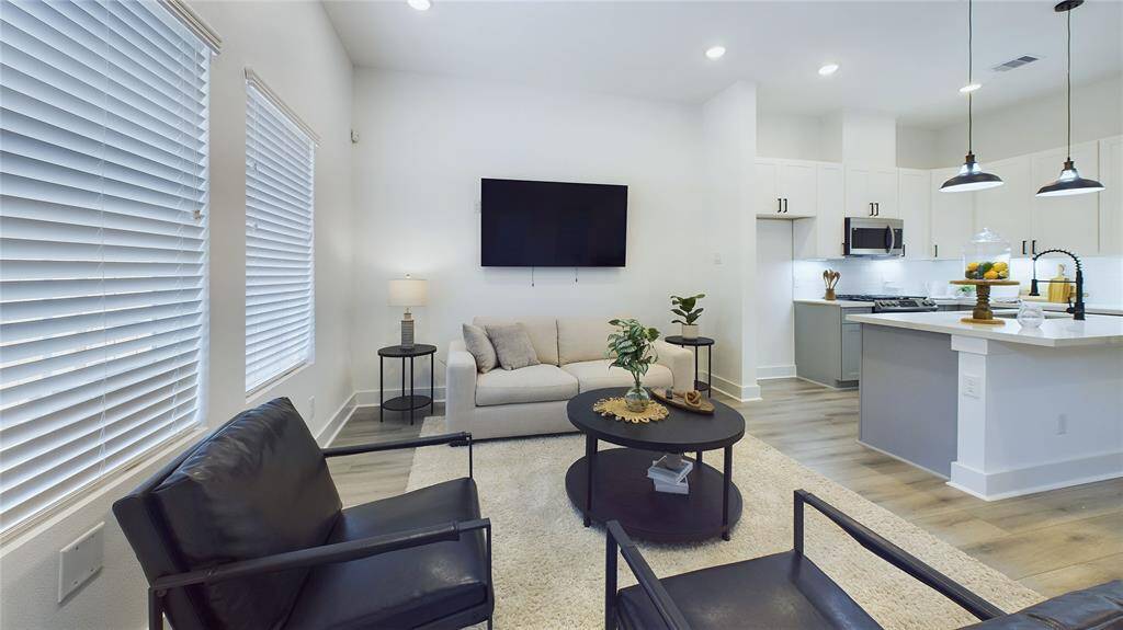 Open concept area with access to the backyard, perfect for entertaining and family gatherings.