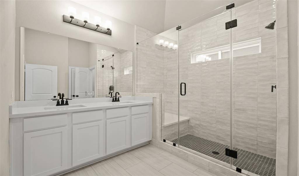 Luxurious primary bath (*Photo not of actual home and used for illustration purposes only.)