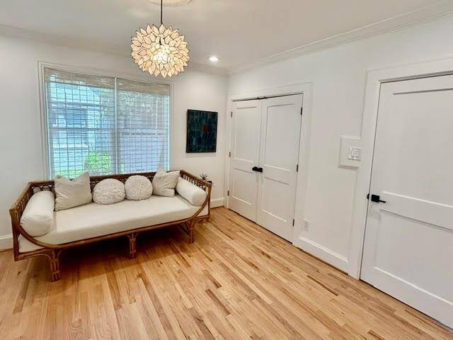 French doors lead to the 12x12 flex room on the 1st floor is currently set up as a study/guestroom.  A full bath with shower is across the hall.