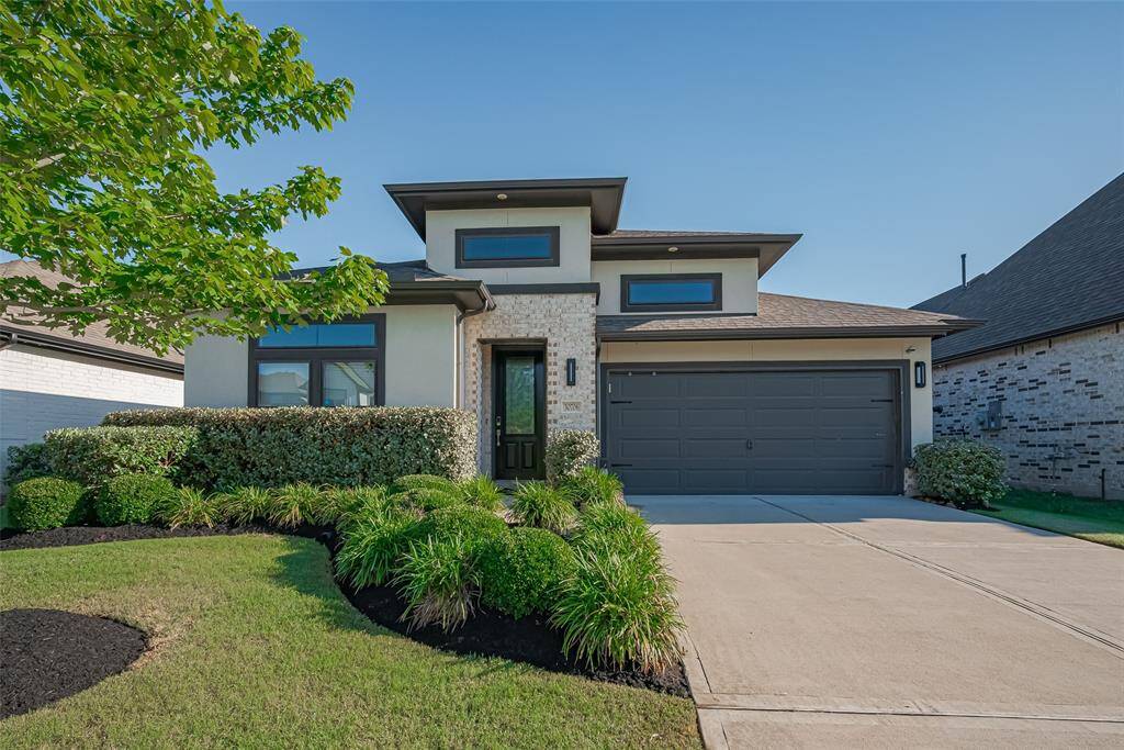 Stunning Modern Newmark built 1 story with 4 bedrooms with 3 Full baths, open concept floor plan