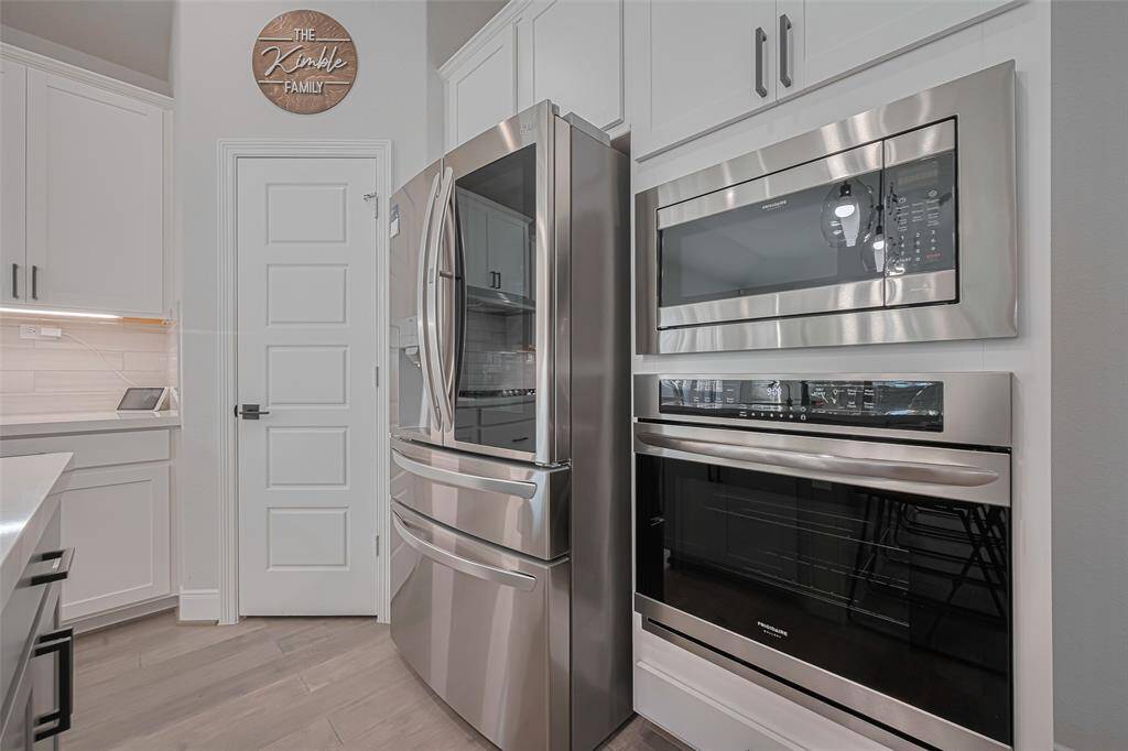 Stainless appliances and large pantry