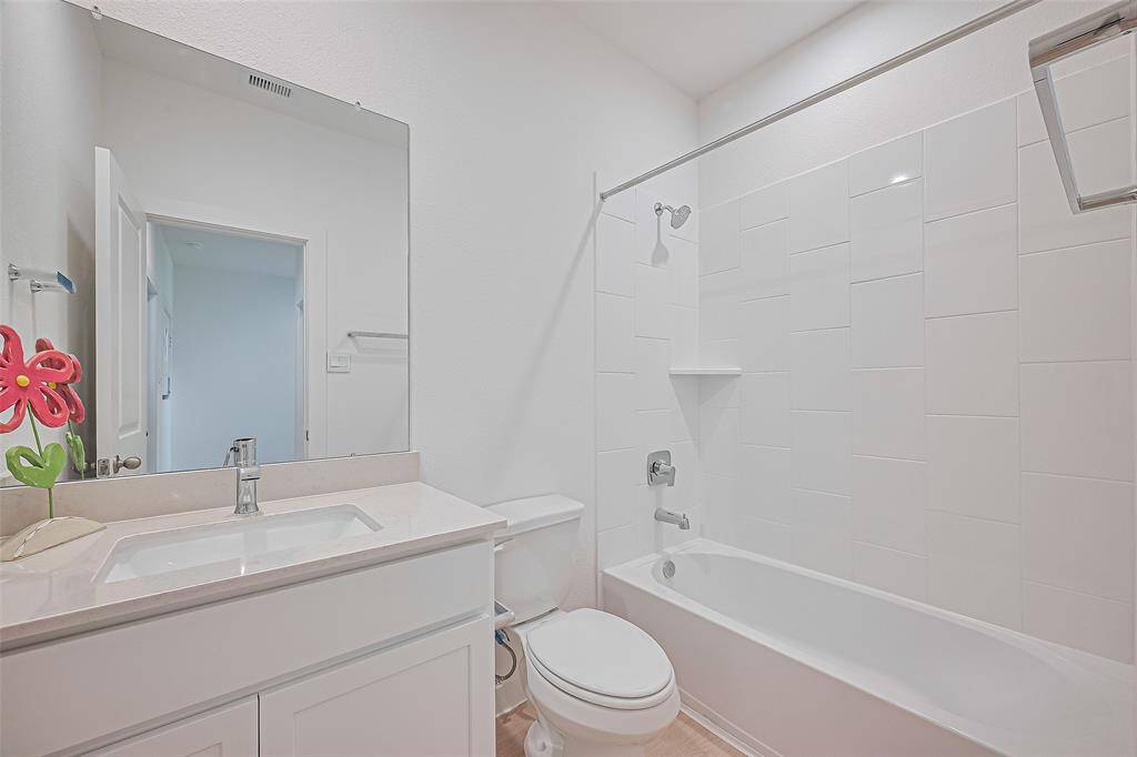 Secondary Full Bathroom