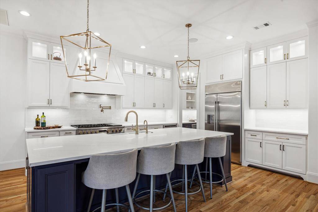Check out this island!  Perfect for food prep, serving or eating breakfast