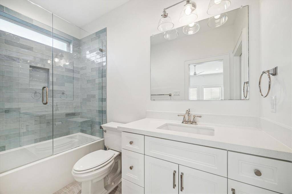 Full bathroom in guest suite