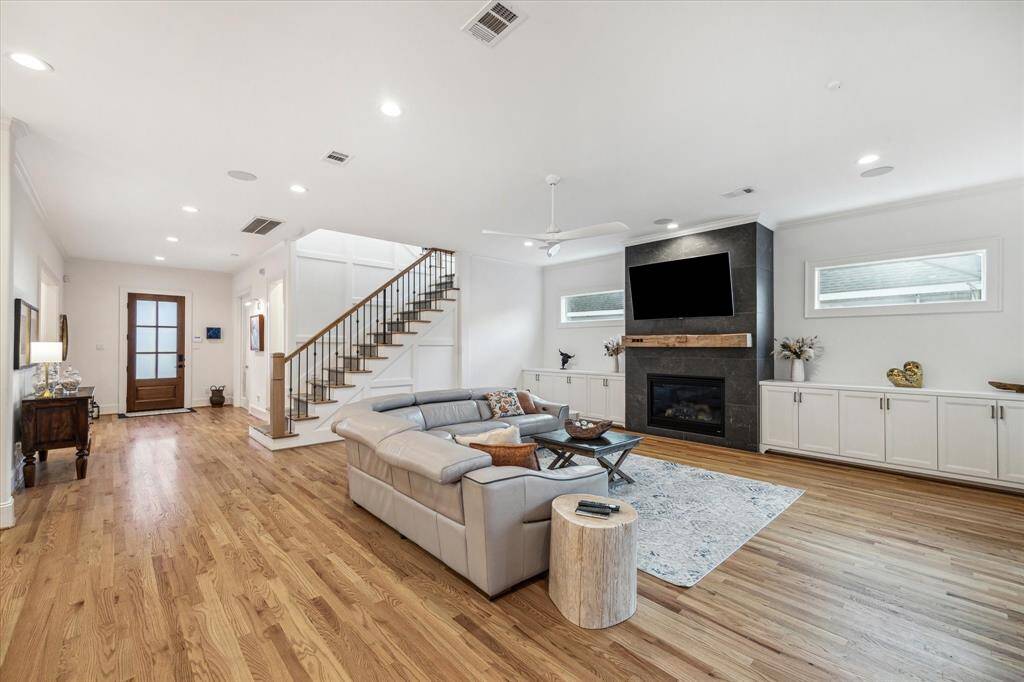 Spacious living room with custom built-ins, gas fireplace with ancient barn wood mantle